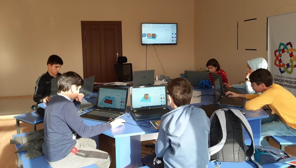 Kartepe’de miniklere 3D yazıcı ve tasarım eğitimi veriliyor 