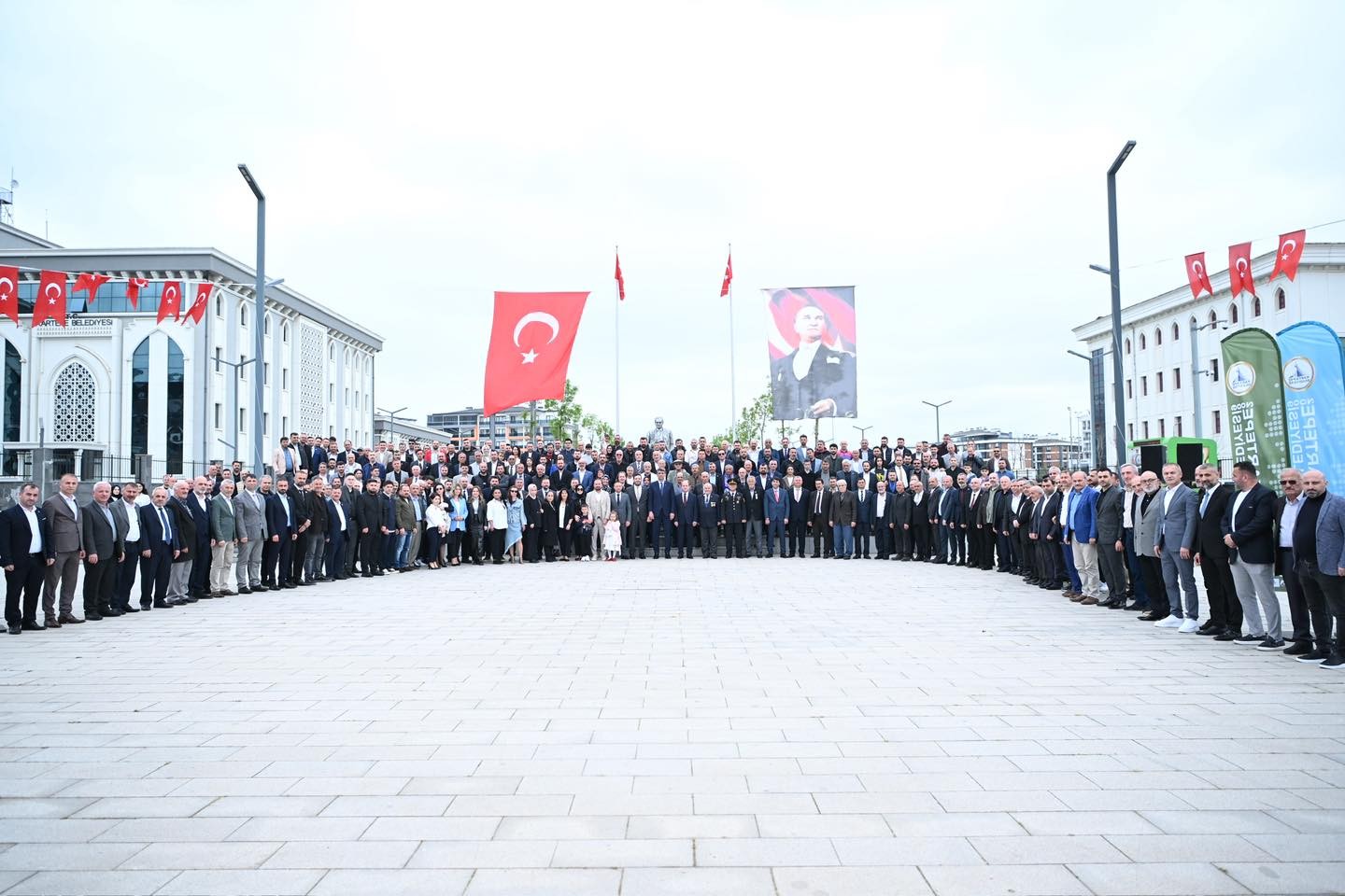 Kartepeliler Kent Meydanı'nda bayramlaştı