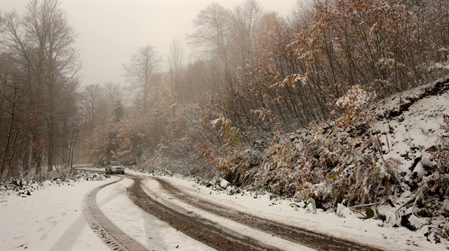 Kartepe'ye mevsimin ilk karı düştü