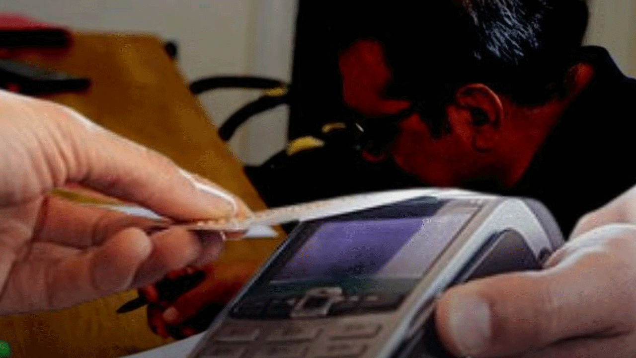 Kartınızı kimseye vermeyin: Arkadaşı kullandı cezayı kendisi yedi!