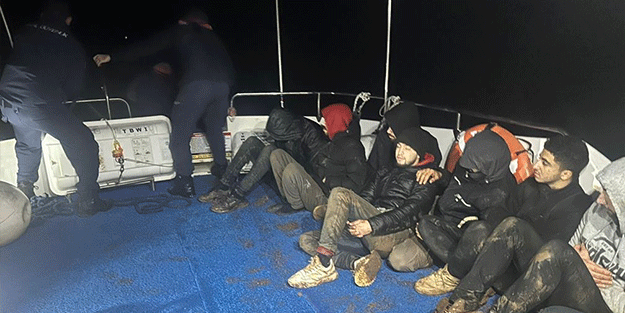 Kaş açıklarında 15 düzensiz göçmen kurtarıldı