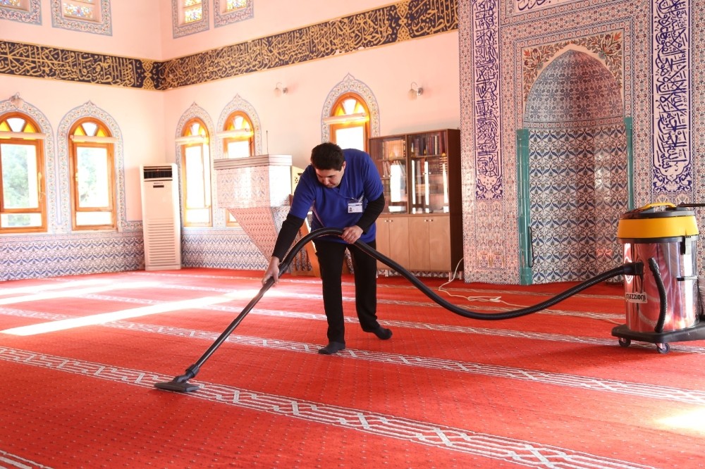 Kaş Belediyesi, camilerde temizlik başlattı 