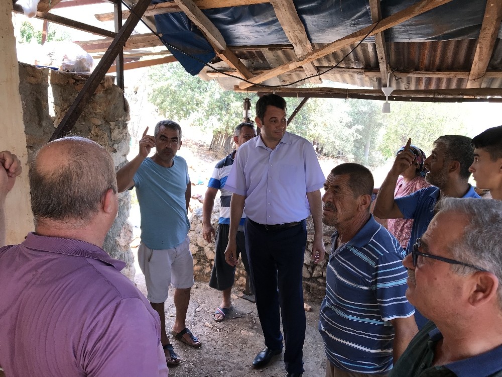 Kaş Belediyesi evi yanan aileye yardım eli uzattı 
