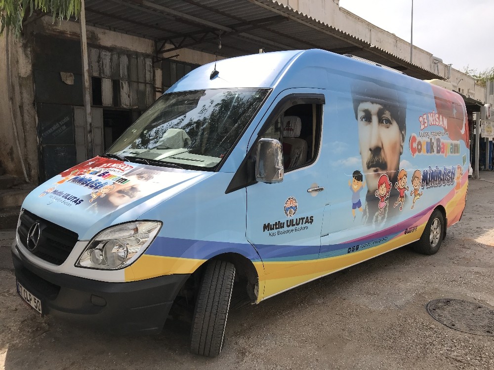 Kaş Belediyesinden 23 Nisan Minibüsü 