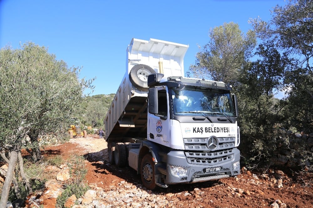 Kaş Belediyesinden stabilize yol çalışması 