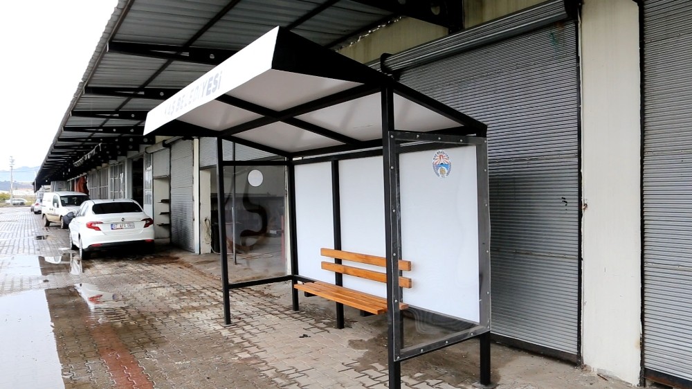 Kaş Belediyesinden yolcu bekleme durağı 