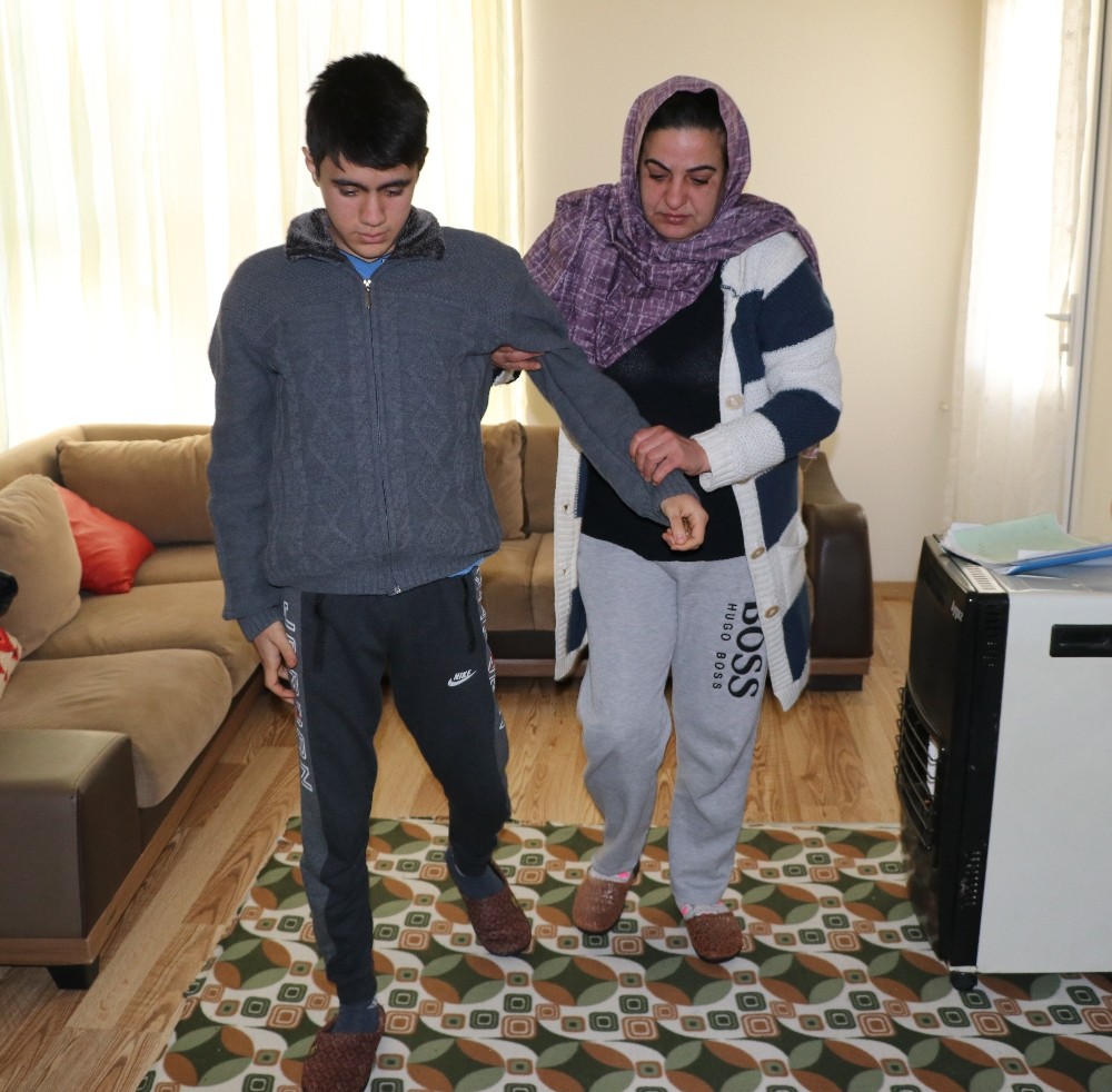 Kas hastası genç, günden güne eriyor 