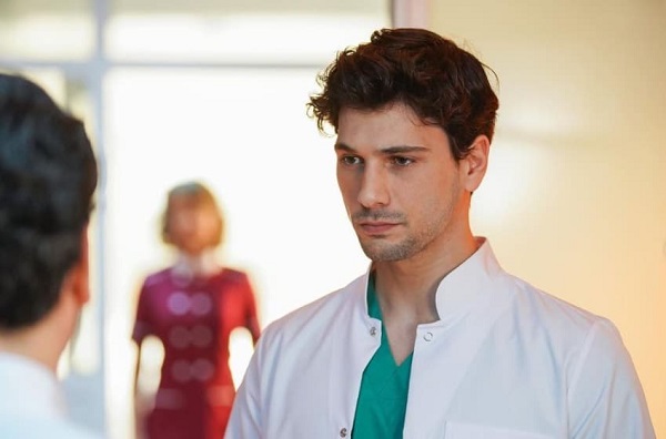 Kasaba Doktoru Ömer kim? Kasaba Doktoru Ömer Özen kim oynuyor gerçekte kim?