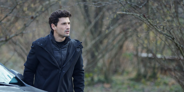 Kasaba Doktoru yeni bölümleriyle ekrana geliyor! TRT Kasaba Doktoru son bölüm: Hakan saklayabilecek mi?