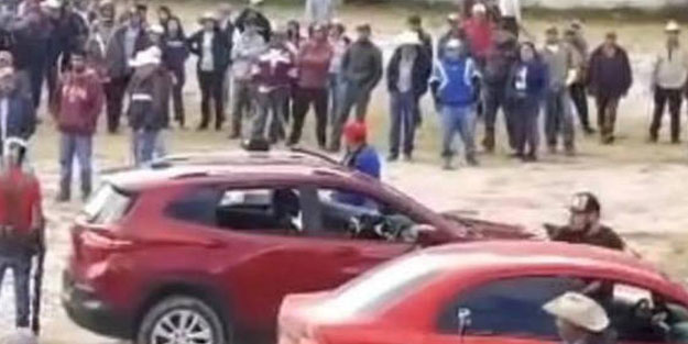 Kasabalılar ile kartel üyeleri çatıştı! Sonuç felaket oldu