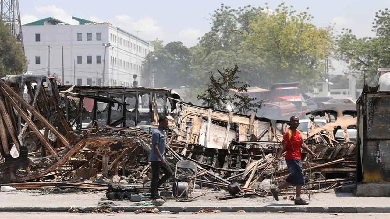 Kasabaya silahlı saldırı: En az 20 ölü var