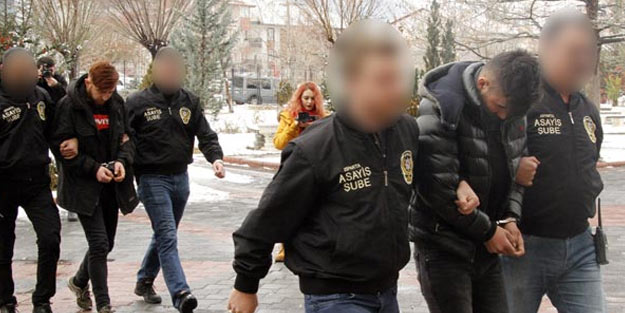 Kasadaki 200 TL'yi almak için bakın ne yaptılar