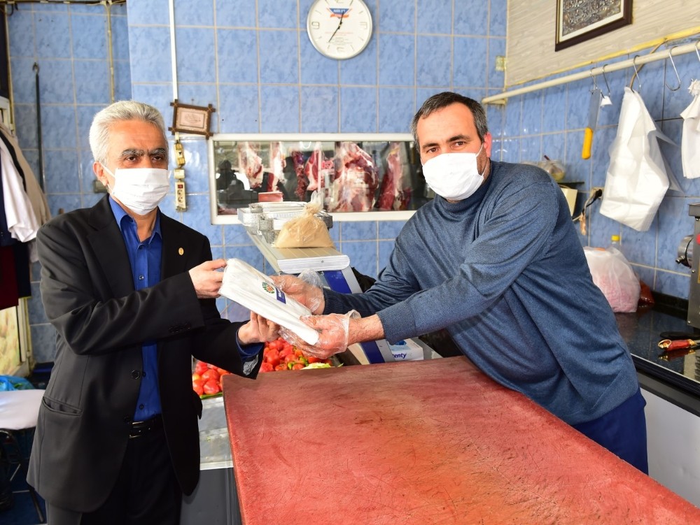 Kasap esnafına maske dağıtıldı 