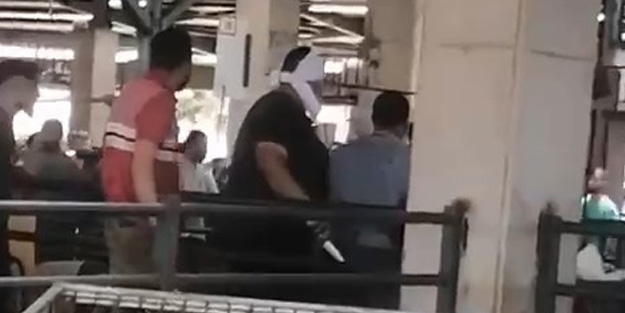 Kasaplar satır ve bıçaklarla birbirine girdi, kurban pazarı savaş alanına döndü!