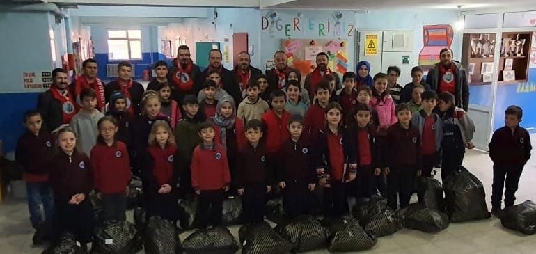KASDER Arnavutköy Şubesinden köy okuluna yardım 