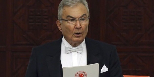 “Kasetzede” Deniz Baykal neyin kafasını yaşıyor?