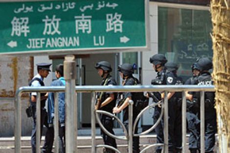 Kaşgar’da katliam: 2’si polis, 16 ölü