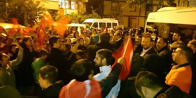 Kasımpaşa'da AK Parti'nin zaferi kutlandı