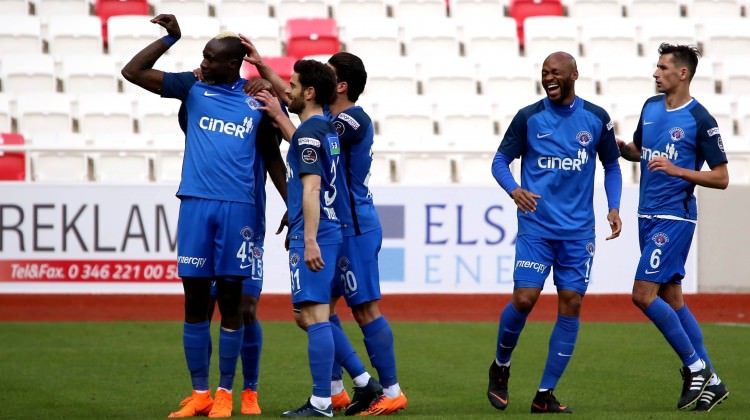 Kasımpaşa'da bahar havası esiyor