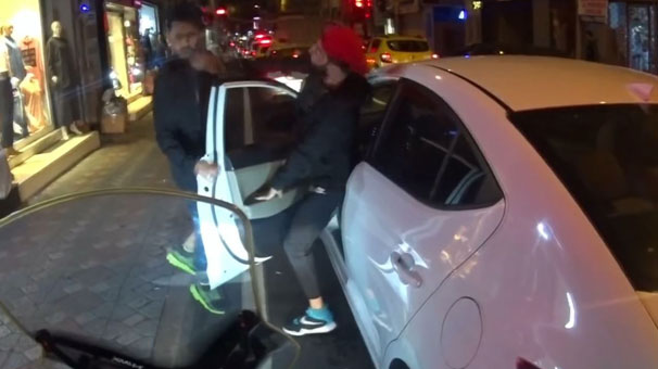 Kasımpaşa’da bitmeyen kavga… Arabada başladı, sokağa sıçradı!