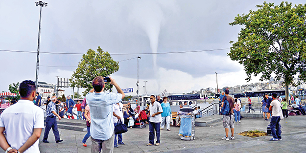 Kasımpaşa’da hortum paniği