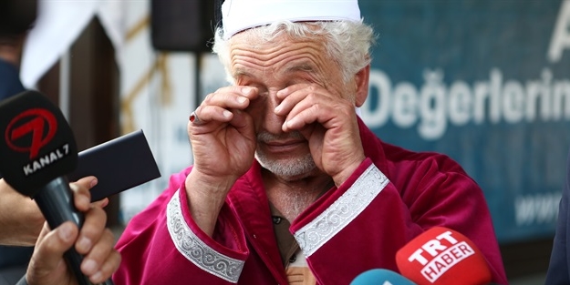 Cumhurbaşkanı'nı anlatırken ağladı