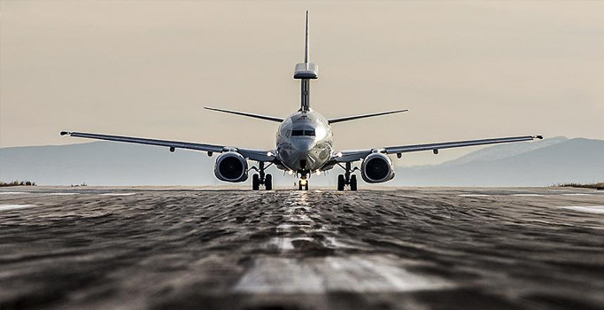 Kasırga nedeniyle 400'e yakın uçak seferi iptal edildi