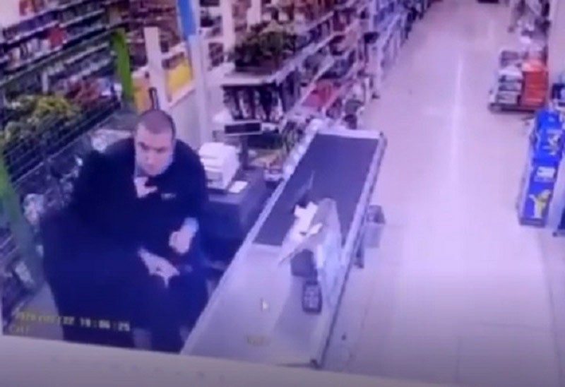 Kasiyer soygunu önledi 
