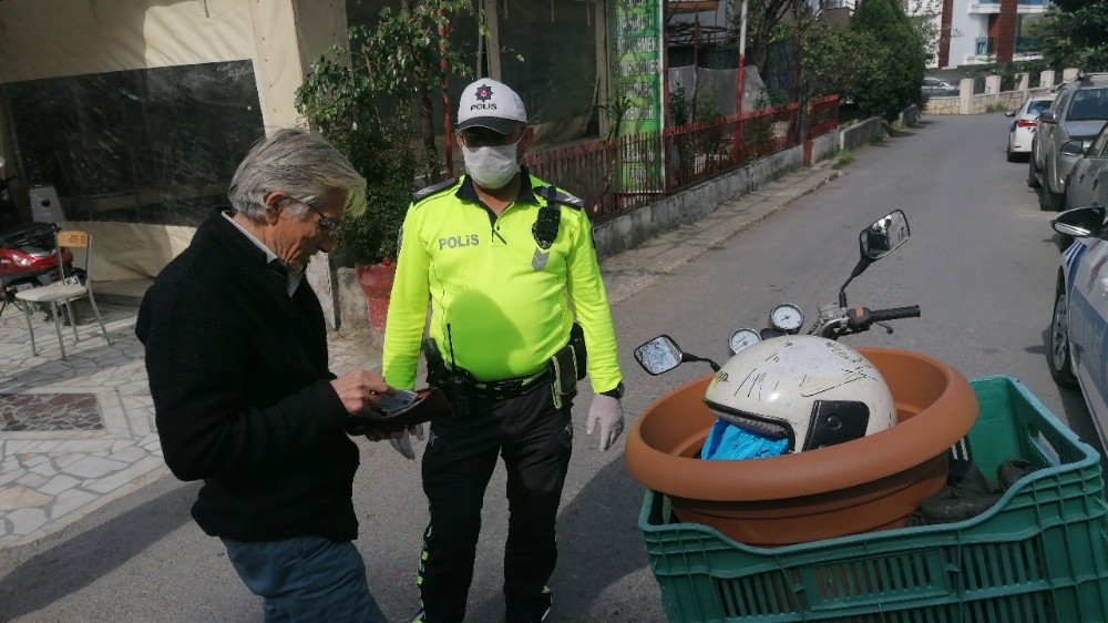 Kaskı kafasında değil saksıda taşıyan sürücüye 2 bin 893 TL ceza 