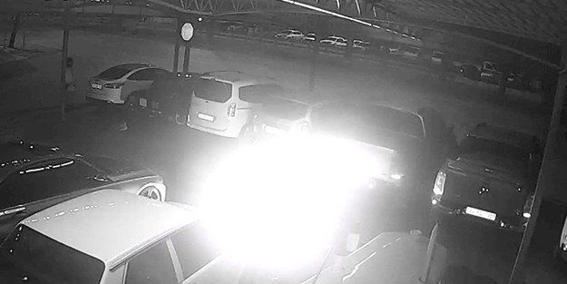 Kasklı kundakçılar lüks araçları böyle yaktı