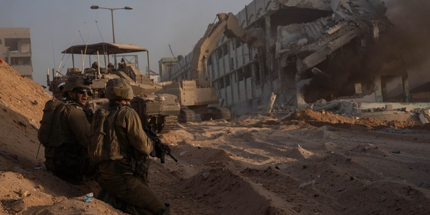 Kassam bir eve saklanan özel işgal kuvvetlerini imha etti