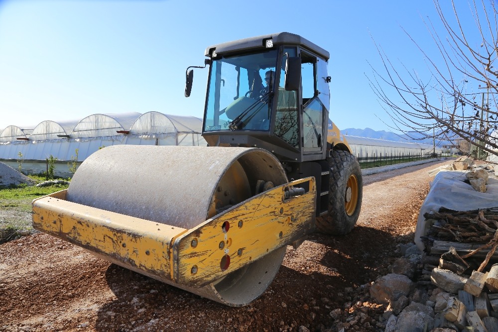 Kaş’ta 10 km’lik yolda stabilize çalışması 