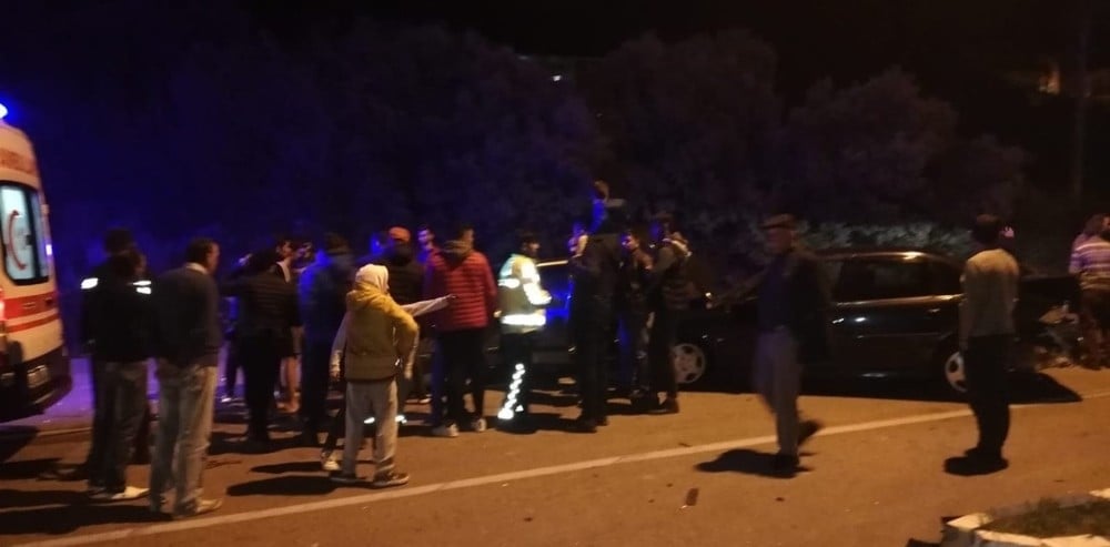 Kaş’ta araçlar kavşakta çarpıştı: 1 yaralı 