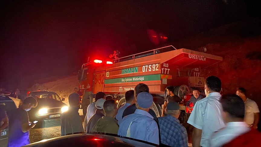 Kaş'ta beş ayrı noktada çıkan orman yangını söndürüldü