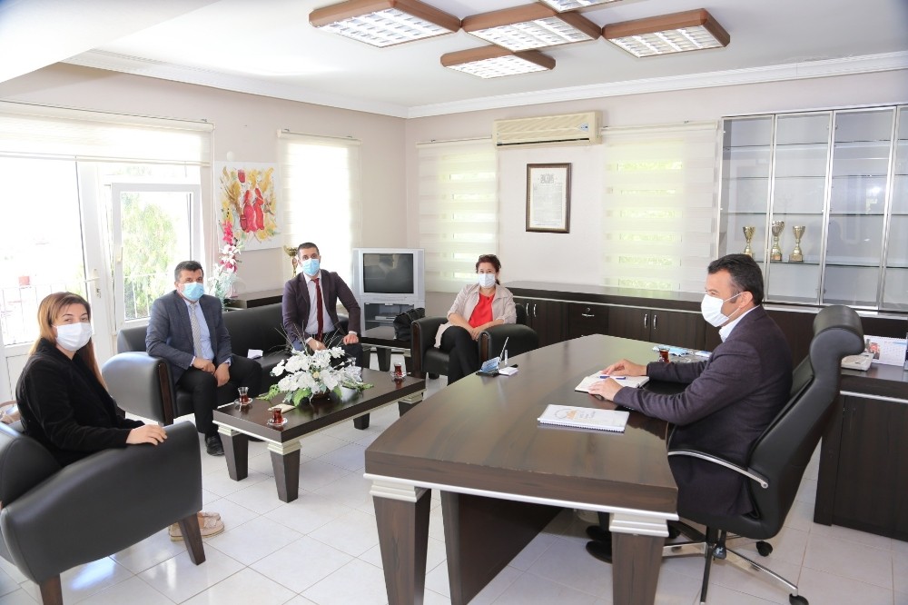 Kaş’ta koronavirüs konulu toplantı yapıldı 