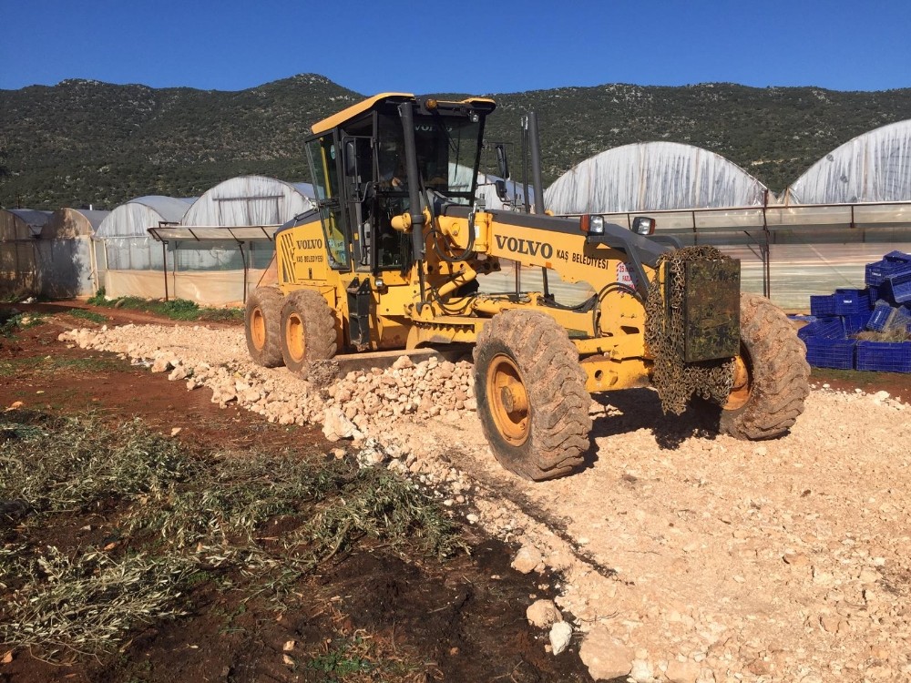 Kaş’ta stabilize yol çalışması sürüyor 