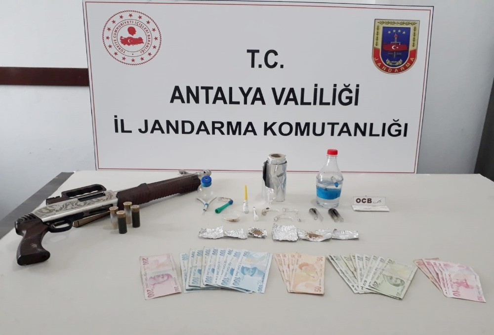 Kaş’ta uyuşturucu operasyonu: 2 gözaltı 