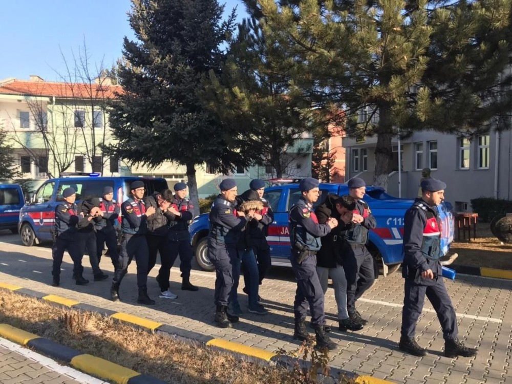 Kastamonu’da bir köpeği öldürerek hırsızlık yapan 4 şahıs yakalandı 