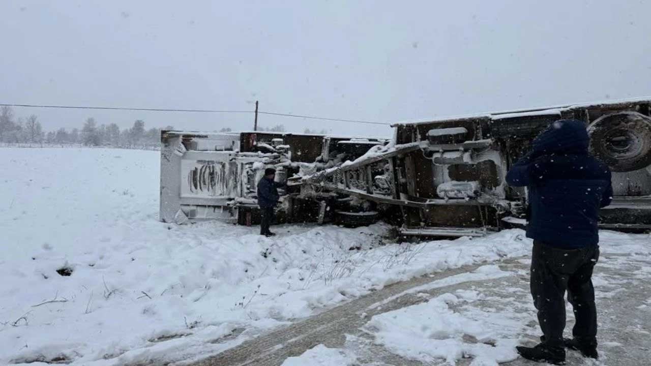 Kastamonu’da doğal gaz hareketliliği! Yol çift yönlü olarak trafiğe kapatıldı