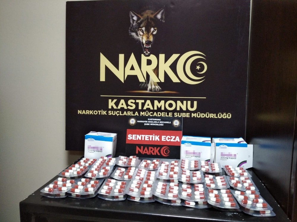 Kastamonu’da durdurulan araçtan 399 adet uyuşturucu hap çıktı 