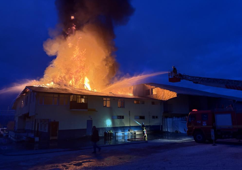 Kastamonu’da fabrika yangını: Ekiplerin alevlerle mücadelesi sürüyor
