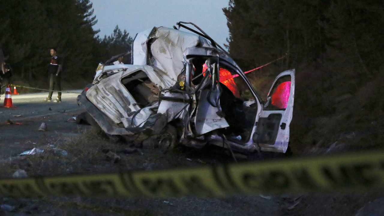 Kastamonu’da feci kaza: Takla atarak karşı yönden gelen otomobille çarpıştı: 2 ölü, 5 ağır yaralı