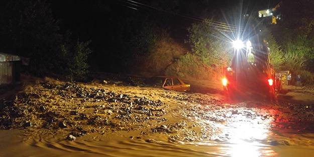 Kastamonu'da heyelanda iki araç toprak altında kaldı!