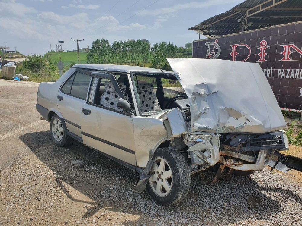 Kastamonu’da iki otomobil çarpıştı: 3 yaralı 