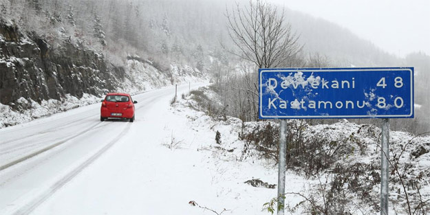 Kar sürücüleri zorluyor