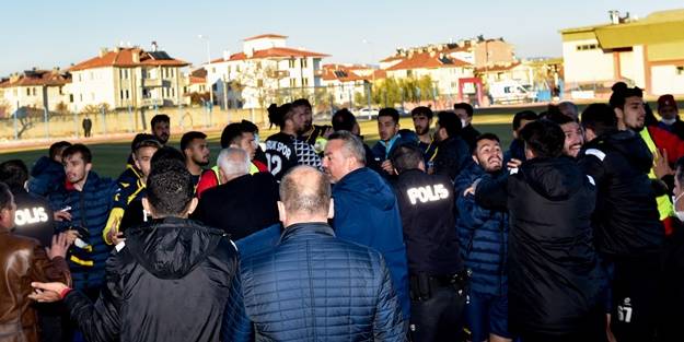 Kastamonu'da maçta kavga! Belediye başkan yardımcısı ile kulüp başkanı yaralandı