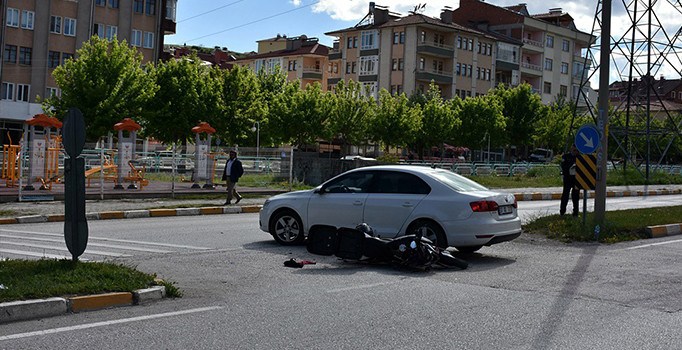 Kastamonu’da motosiklet ile otomobil çarpıştı: 2 kişi yaralı