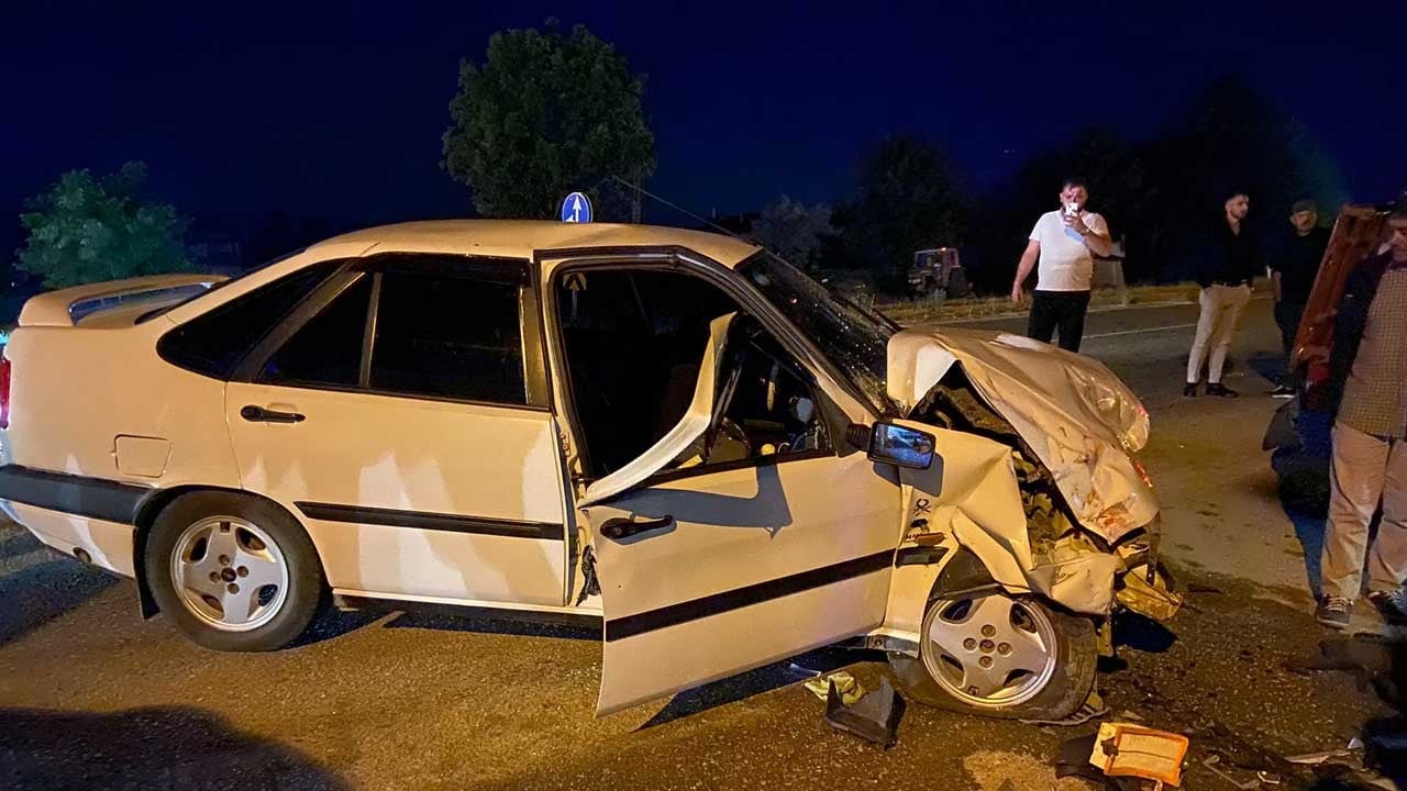 Kastamonu'da otomobiller çarpıştı! 6 kişi yaralandı
