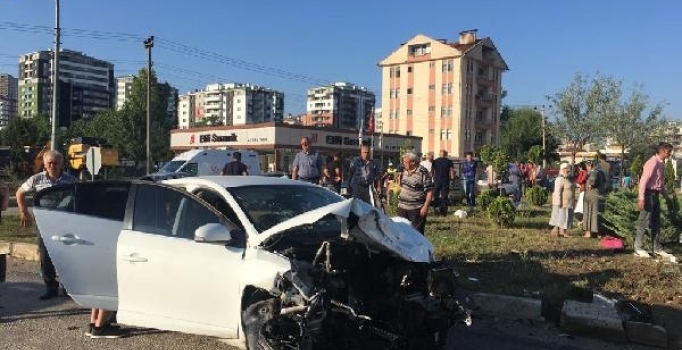 Kastamonuda tatil yolunda feci kaza: Anne ile oğlu öldü, 9 yaralı