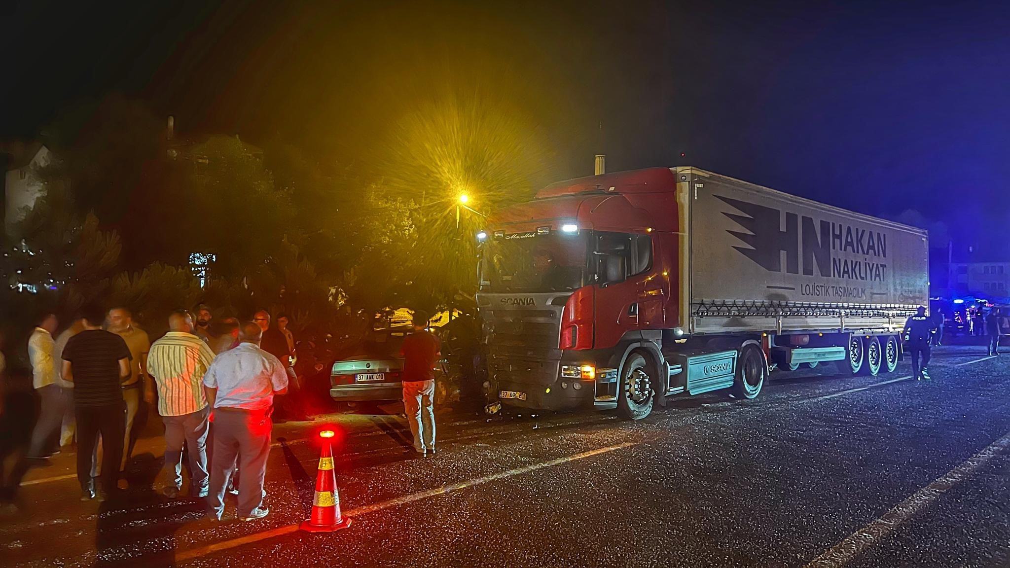 Kastamonu’da tır ile otomobil çarpıştı